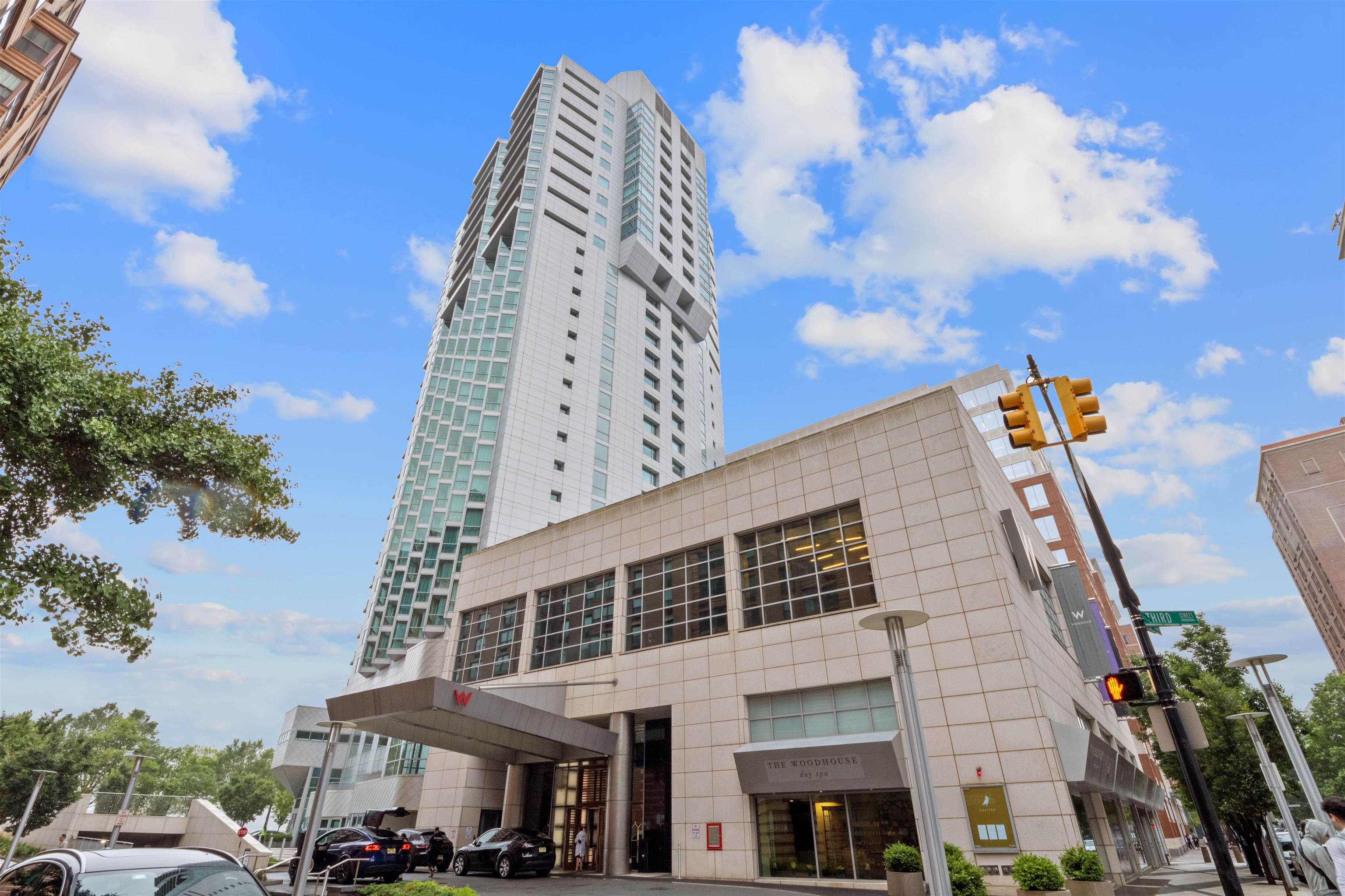 225 RIVER ST Unit: 1806