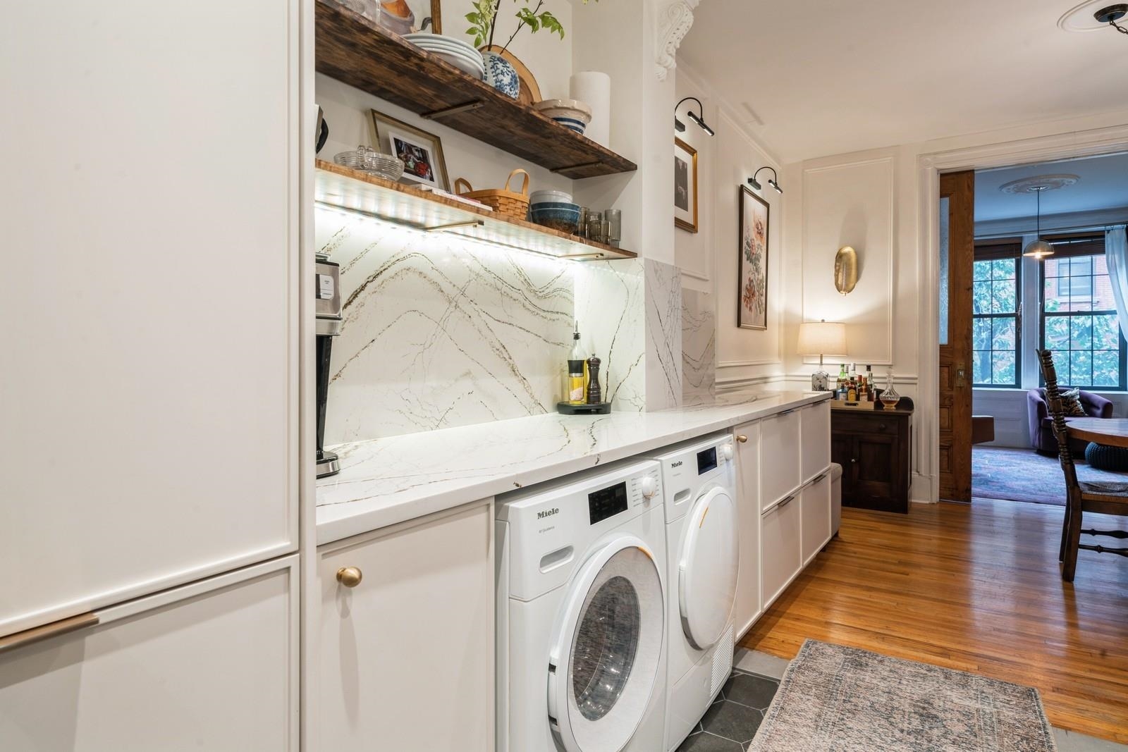 253 10TH ST Unit: 1L