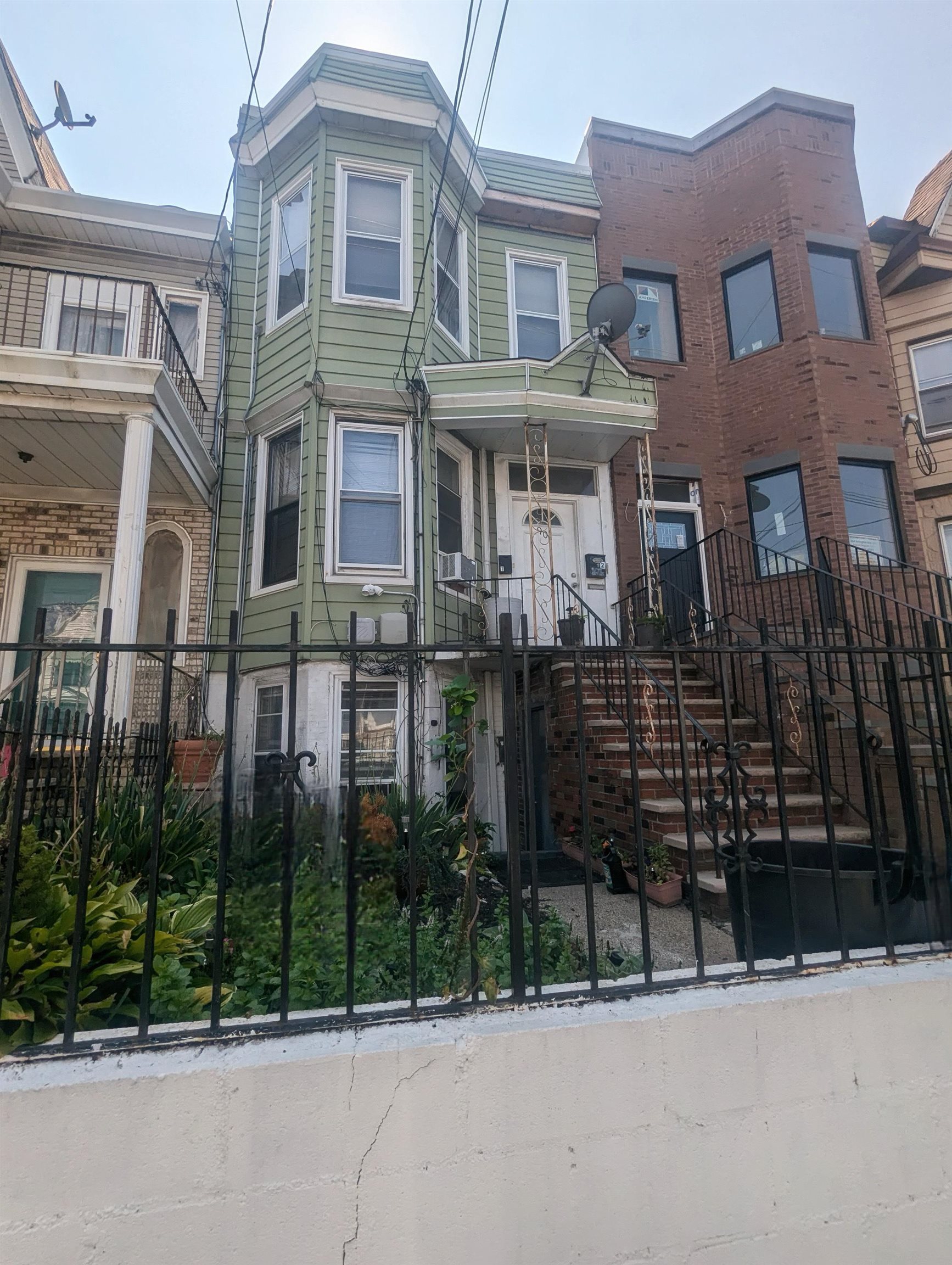 90 ARLINGTON AVE