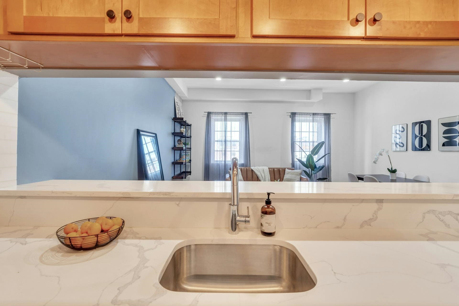 227 CHRISTOPHER COLUMBUS DR Unit: 415 B