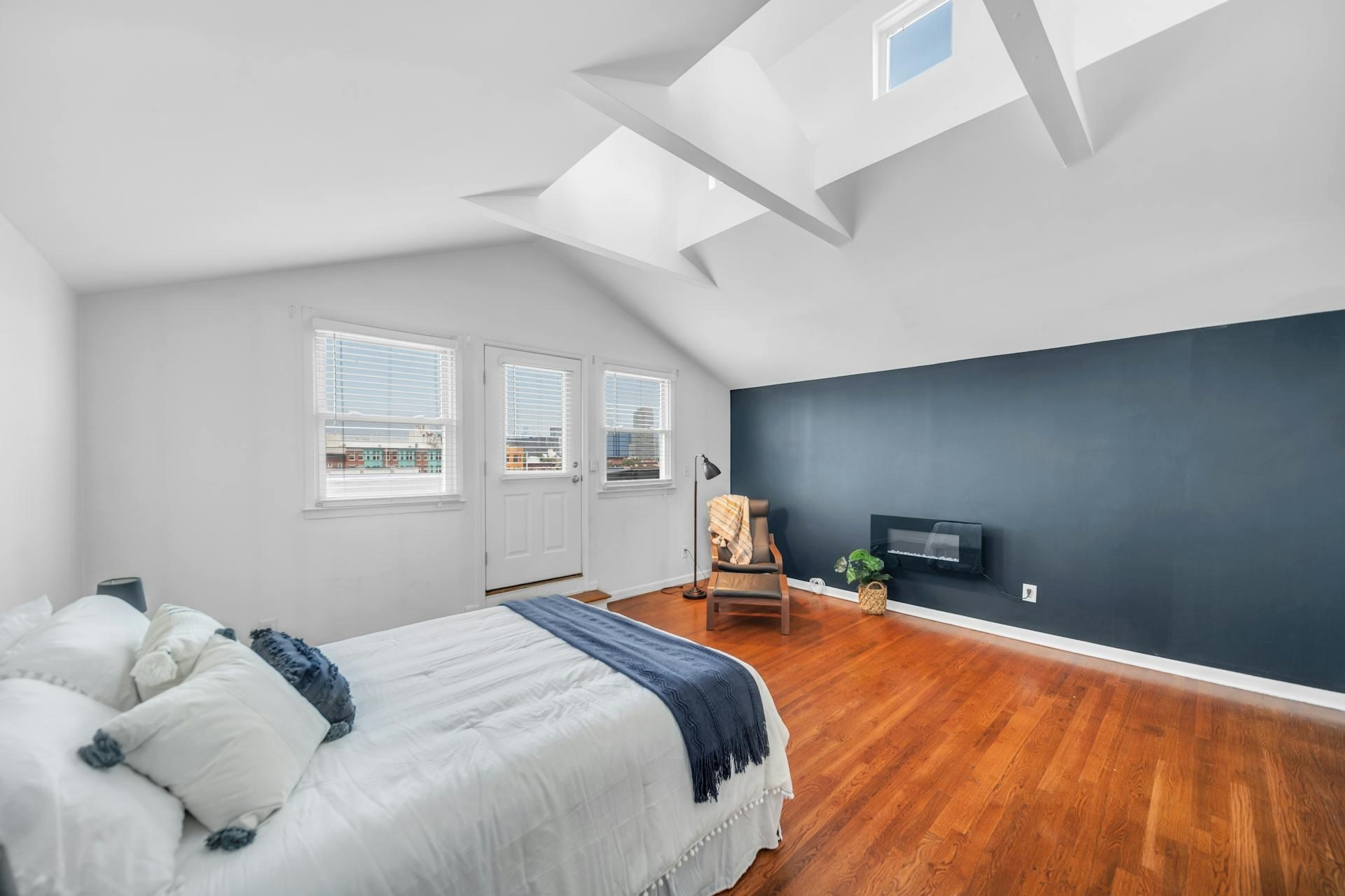 227 CHRISTOPHER COLUMBUS DR Unit: 415 B