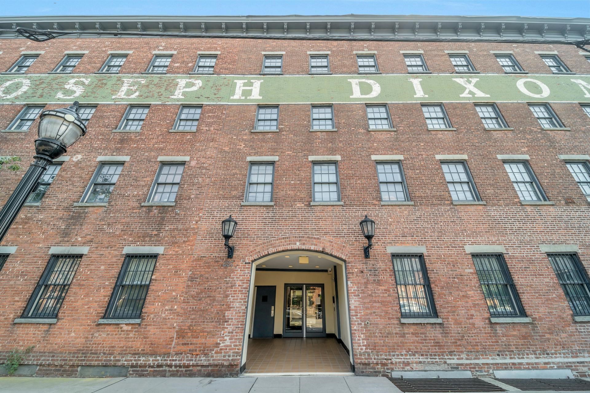 227 CHRISTOPHER COLUMBUS DR Unit: 415 B