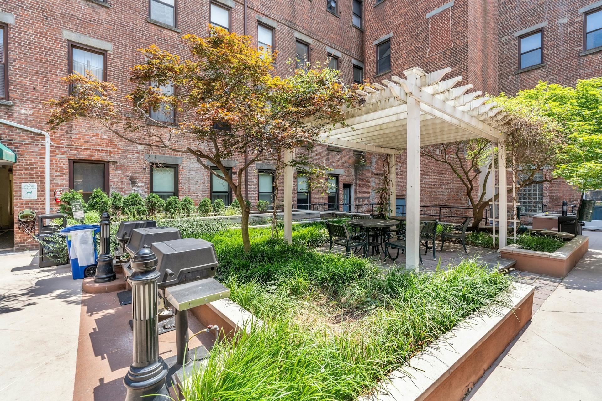 227 CHRISTOPHER COLUMBUS DR Unit: 415 B
