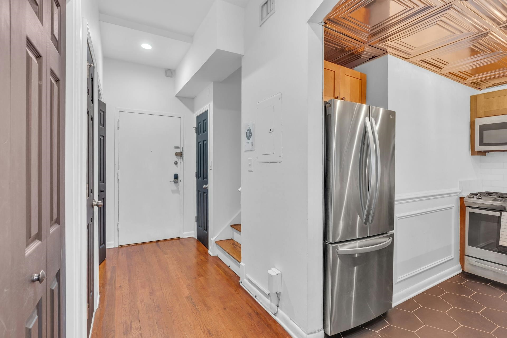 227 CHRISTOPHER COLUMBUS DR Unit: 415 B
