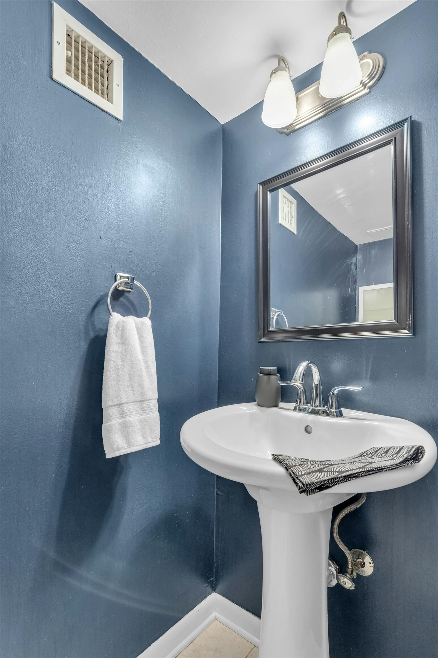 227 CHRISTOPHER COLUMBUS DR Unit: 415 B