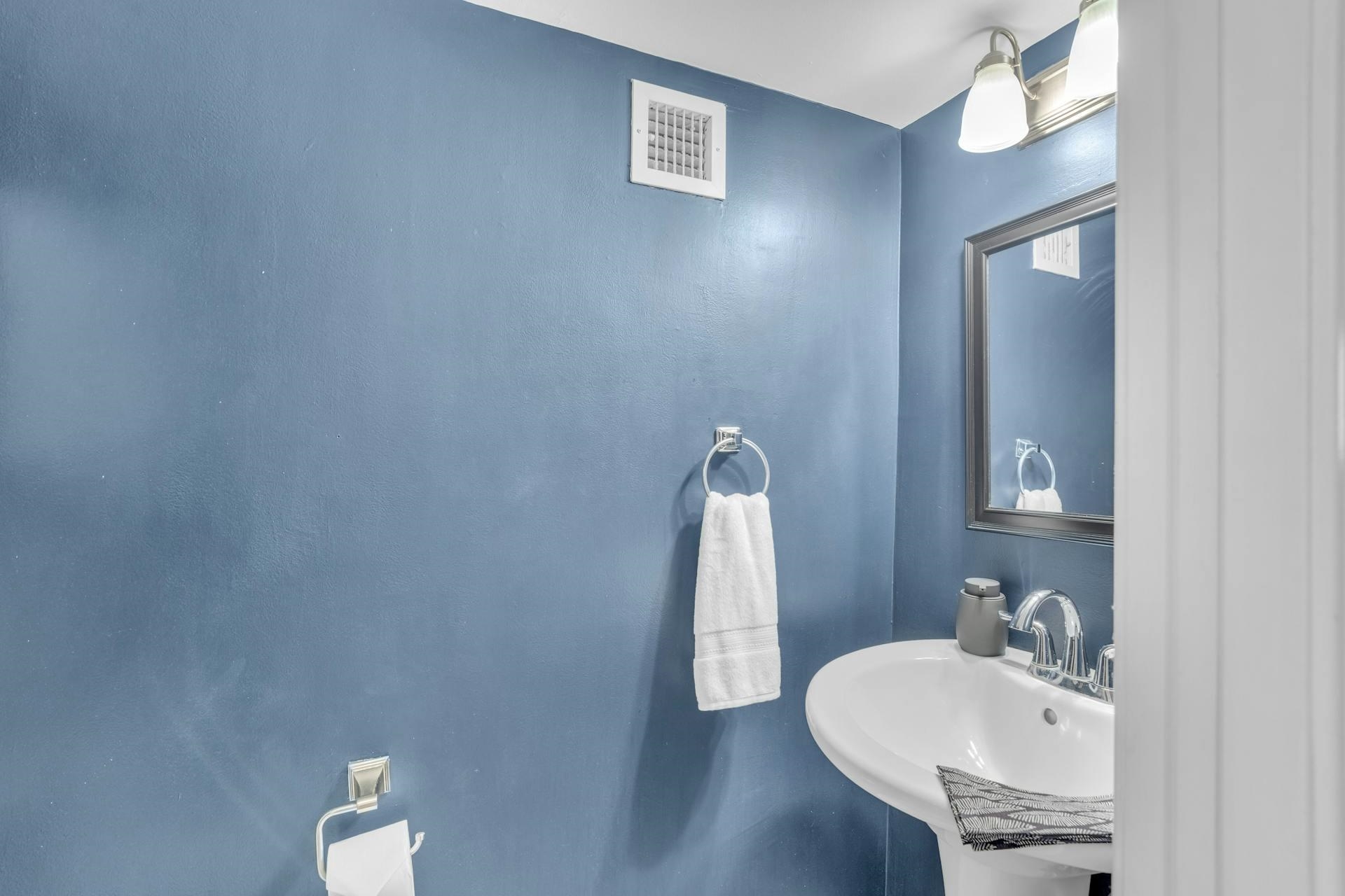 227 CHRISTOPHER COLUMBUS DR Unit: 415 B