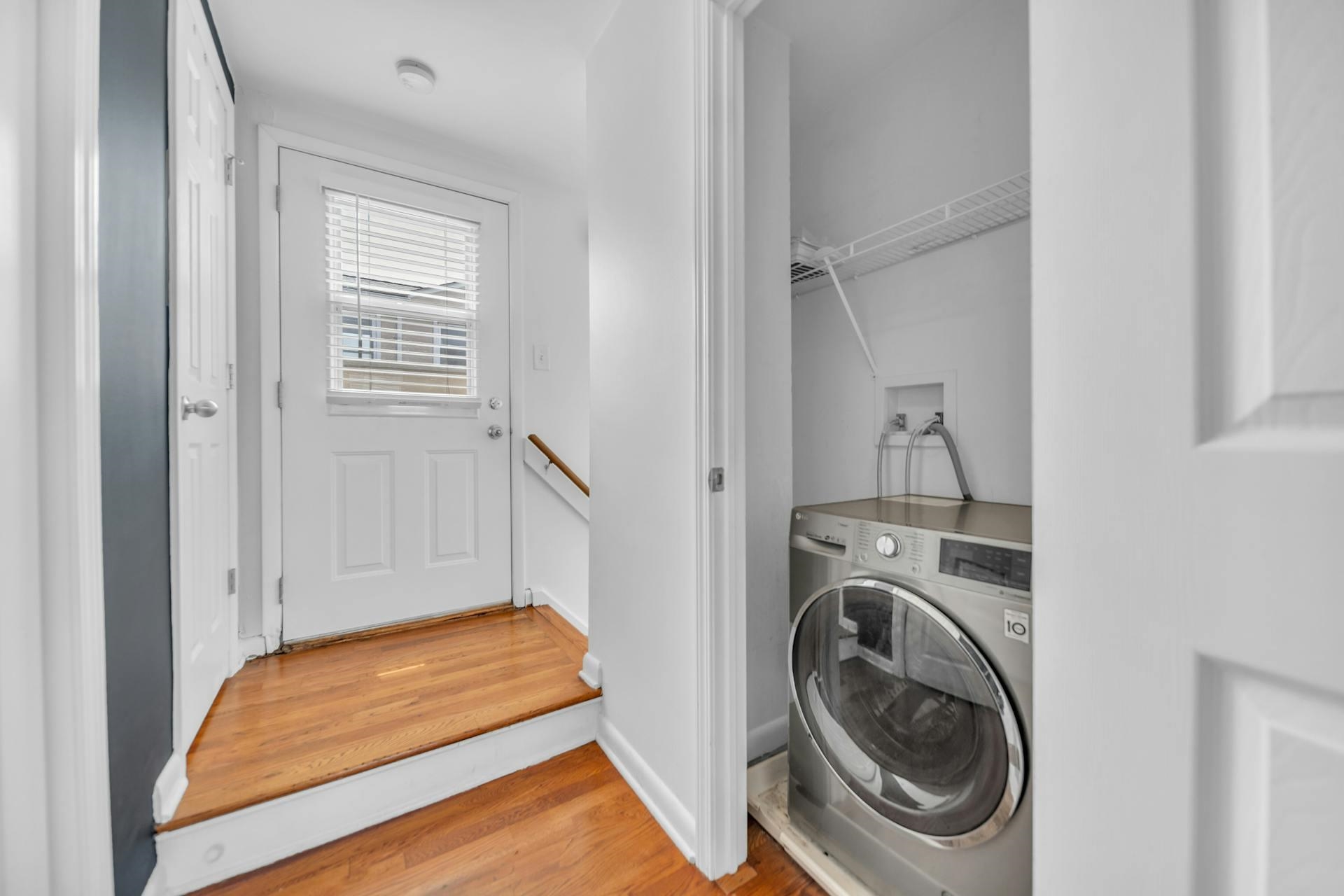 227 CHRISTOPHER COLUMBUS DR Unit: 415 B