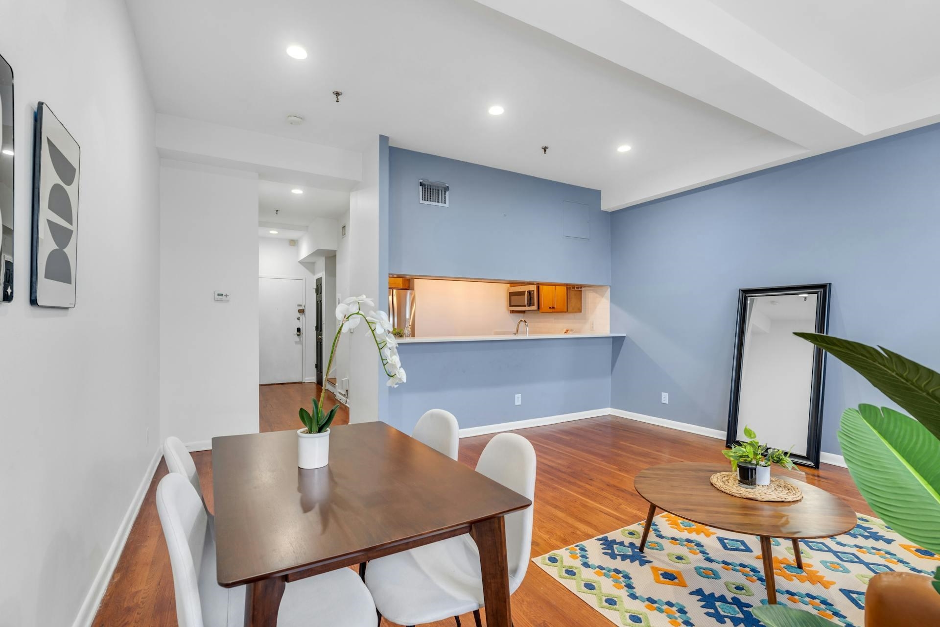 227 CHRISTOPHER COLUMBUS DR Unit: 415 B