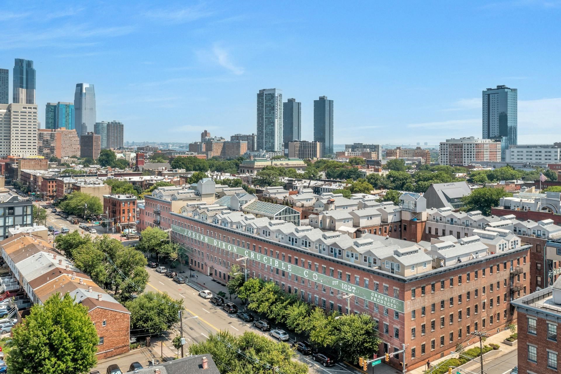 227 CHRISTOPHER COLUMBUS DR Unit: 415 B