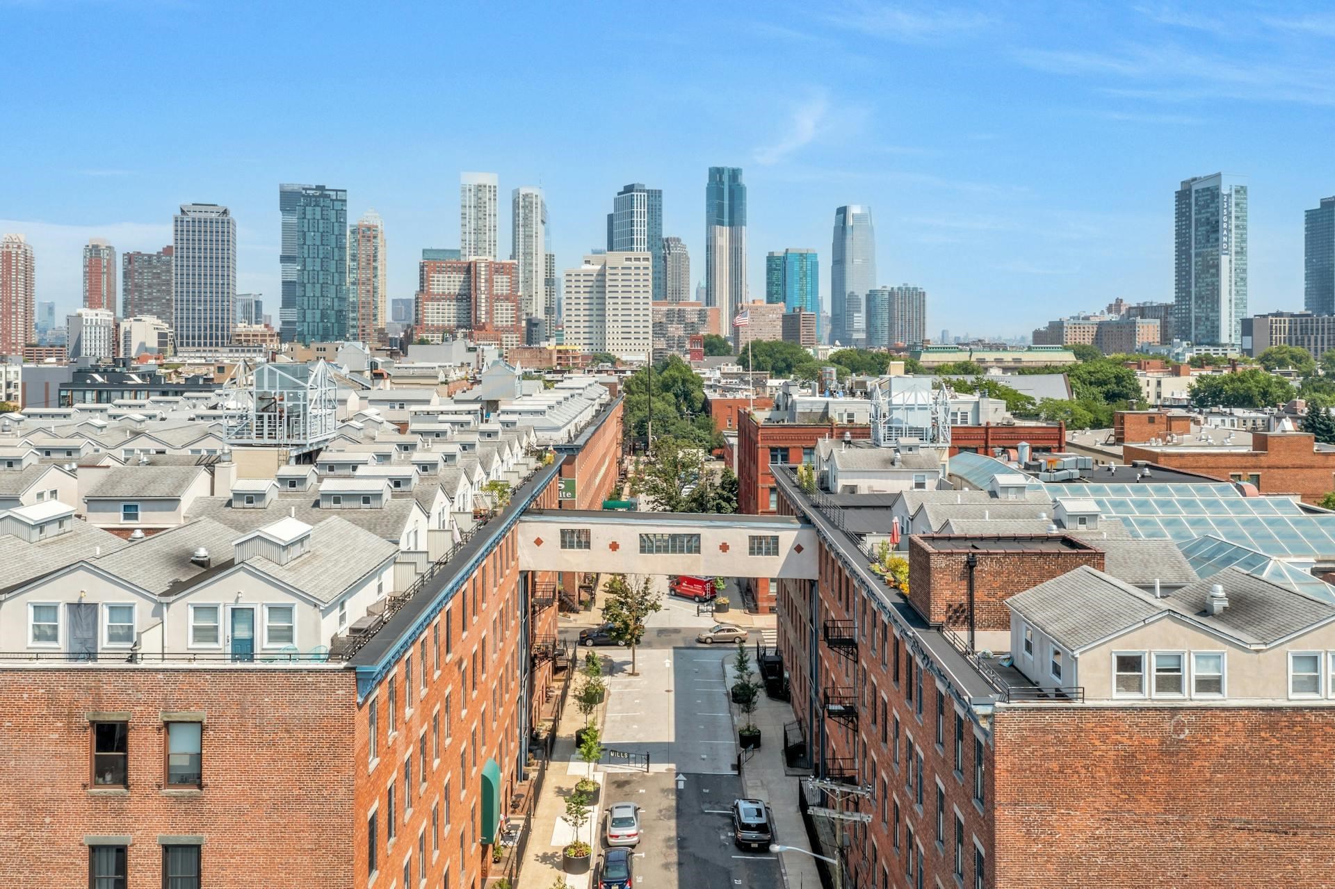 227 CHRISTOPHER COLUMBUS DR Unit: 415 B