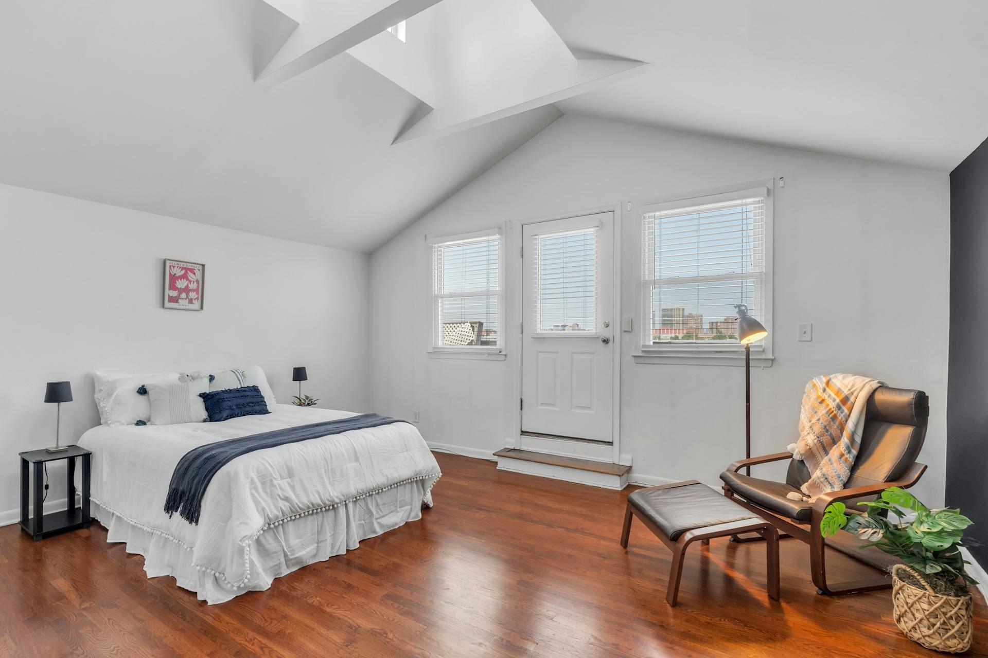 227 CHRISTOPHER COLUMBUS DR Unit: 415 B