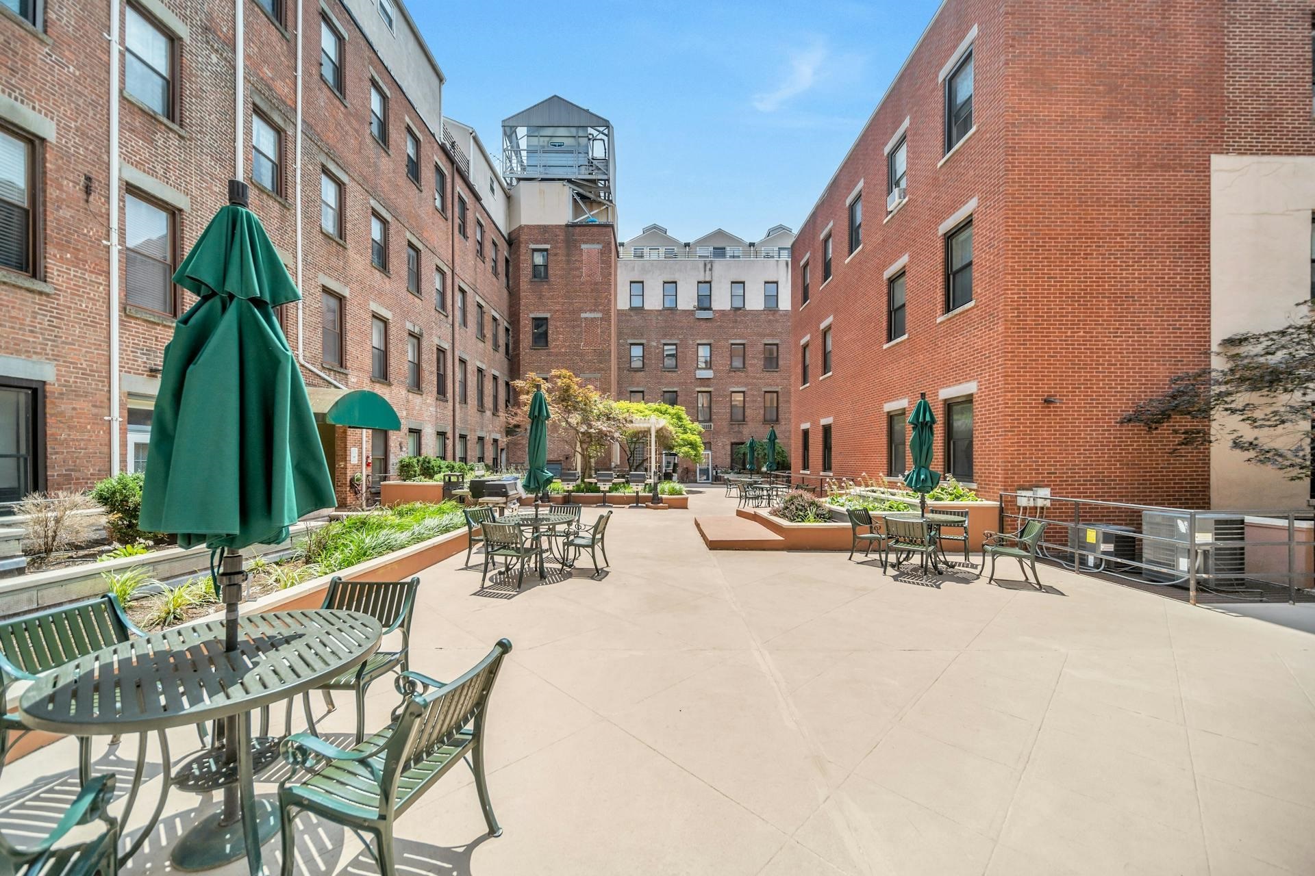 227 CHRISTOPHER COLUMBUS DR Unit: 415 B