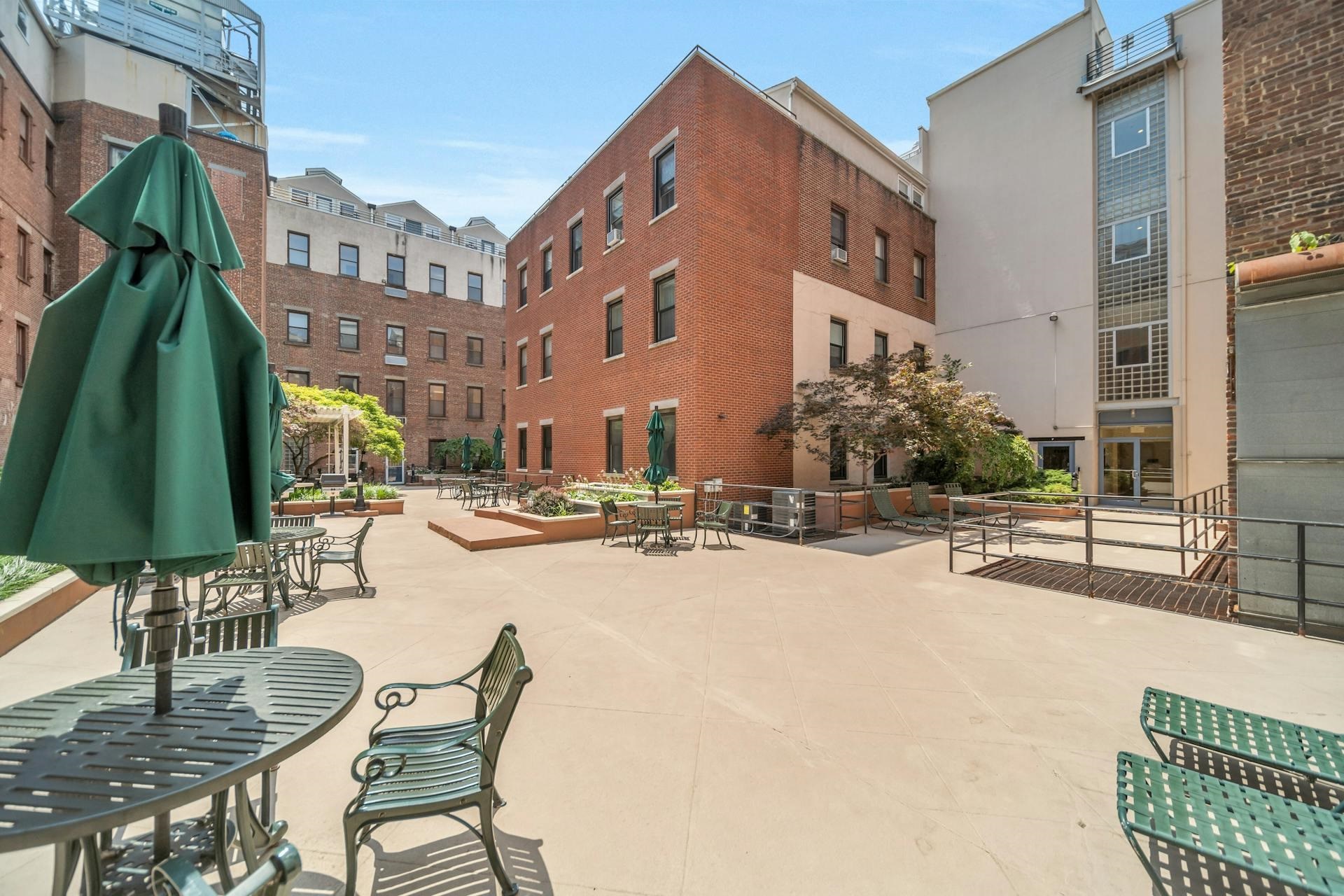 227 CHRISTOPHER COLUMBUS DR Unit: 415 B