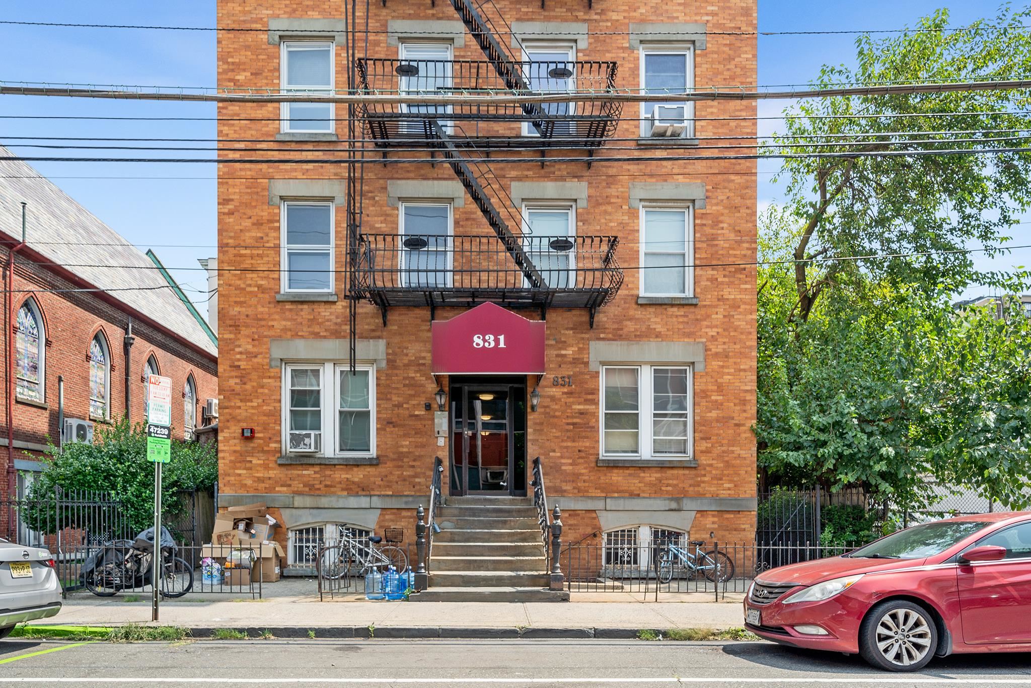 831 CLINTON ST Unit: 15