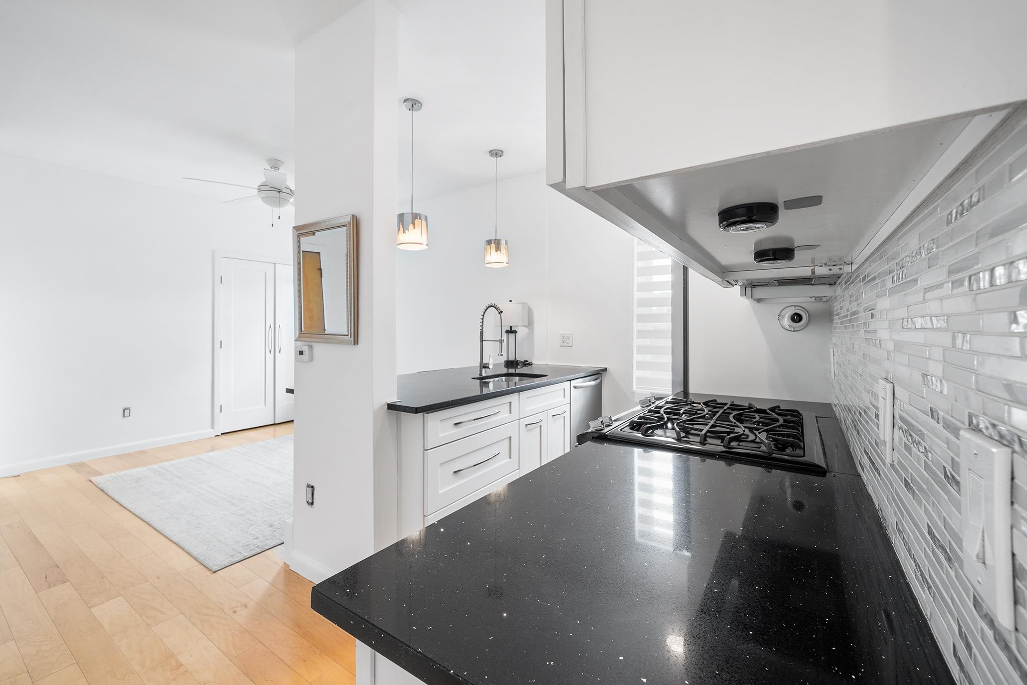 831 CLINTON ST Unit: 15