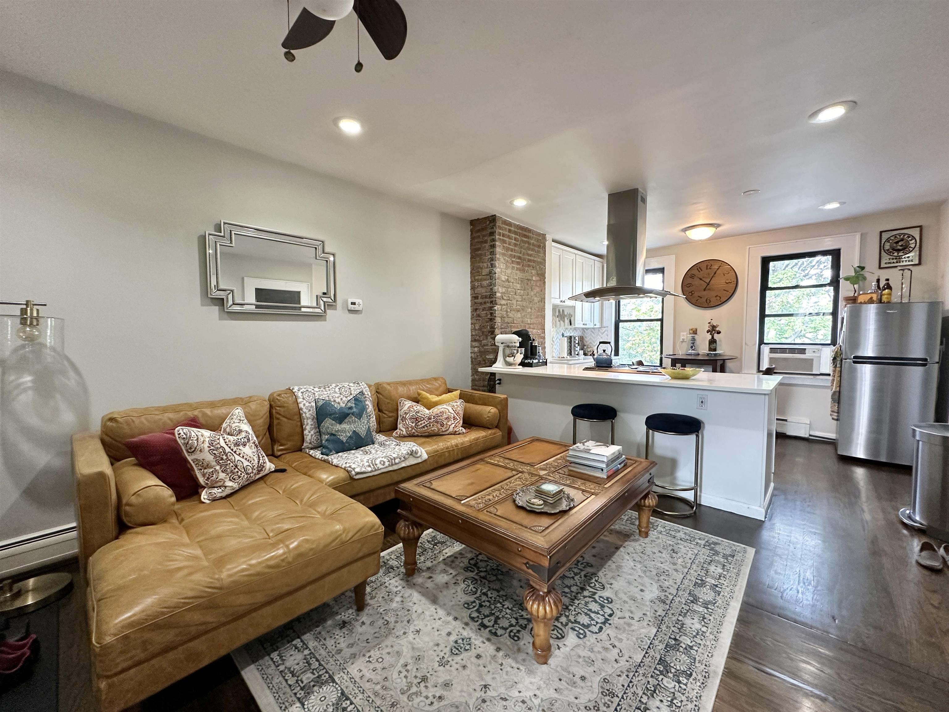 221 BRUNSWICK ST Unit: 3