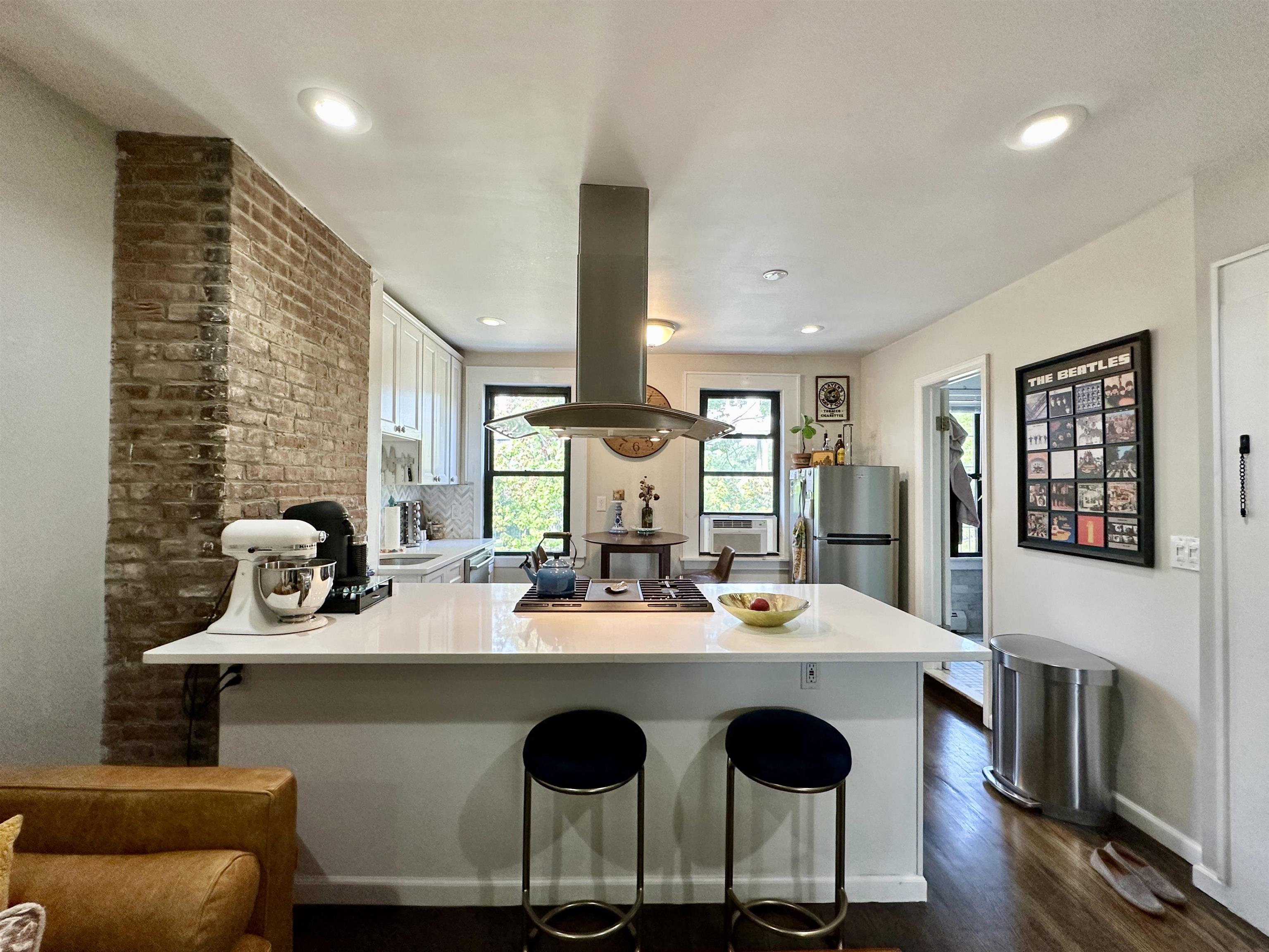 221 BRUNSWICK ST Unit: 3