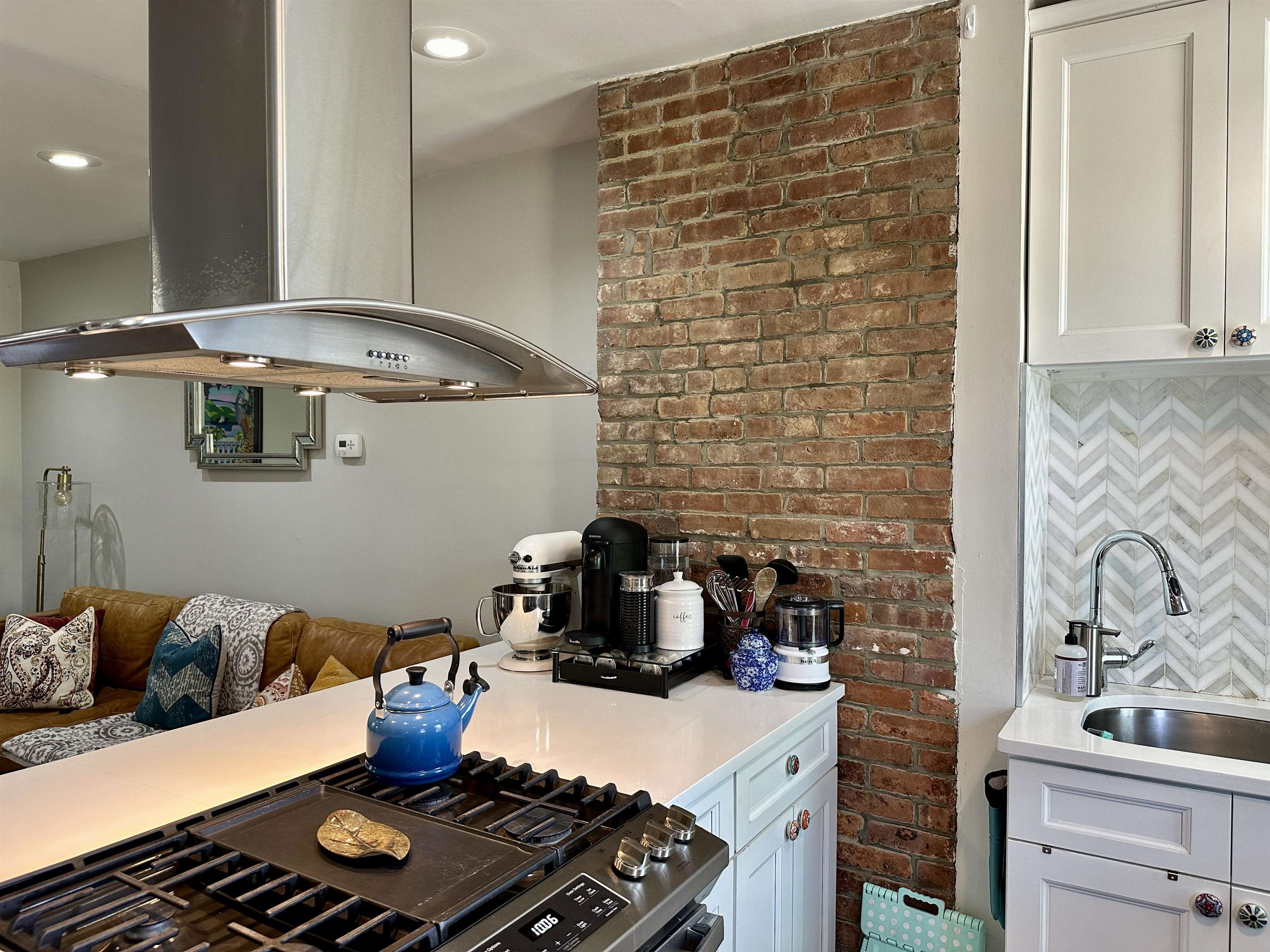 221 BRUNSWICK ST Unit: 3