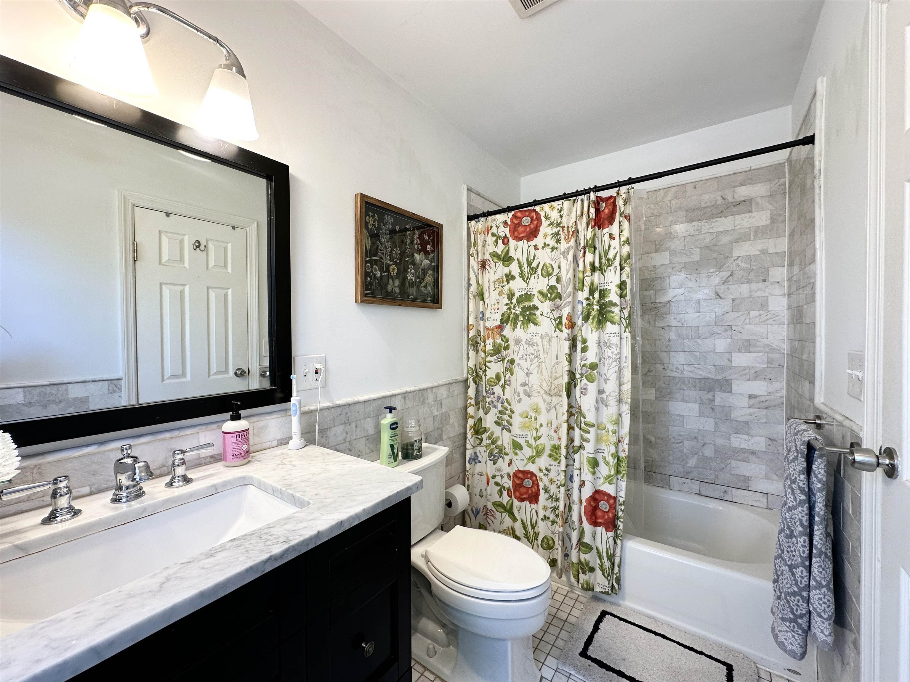 221 BRUNSWICK ST Unit: 3