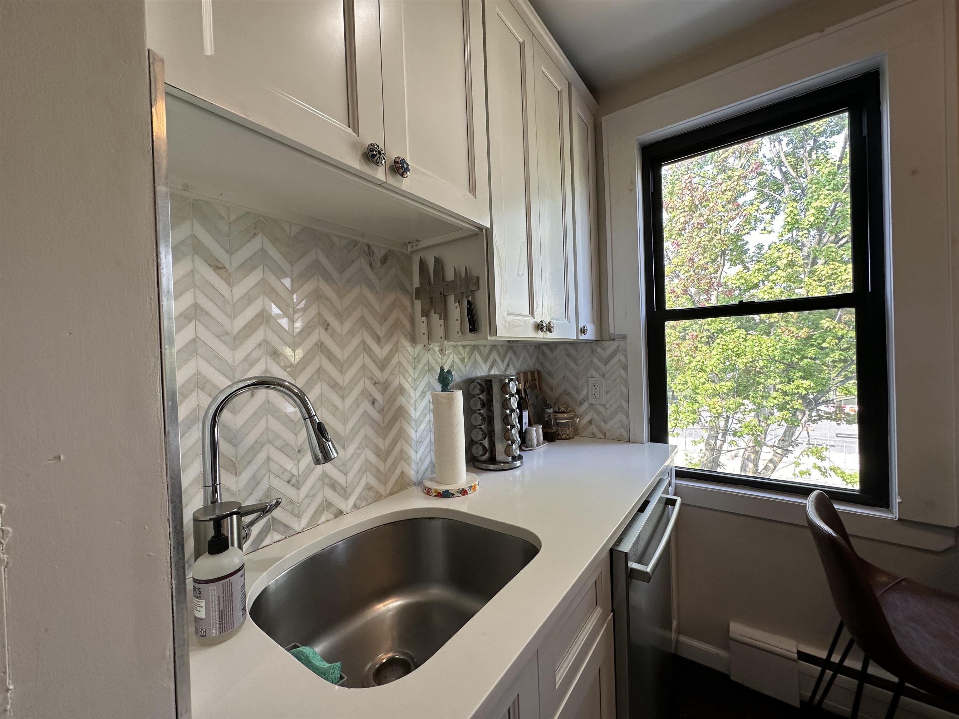 221 BRUNSWICK ST Unit: 3