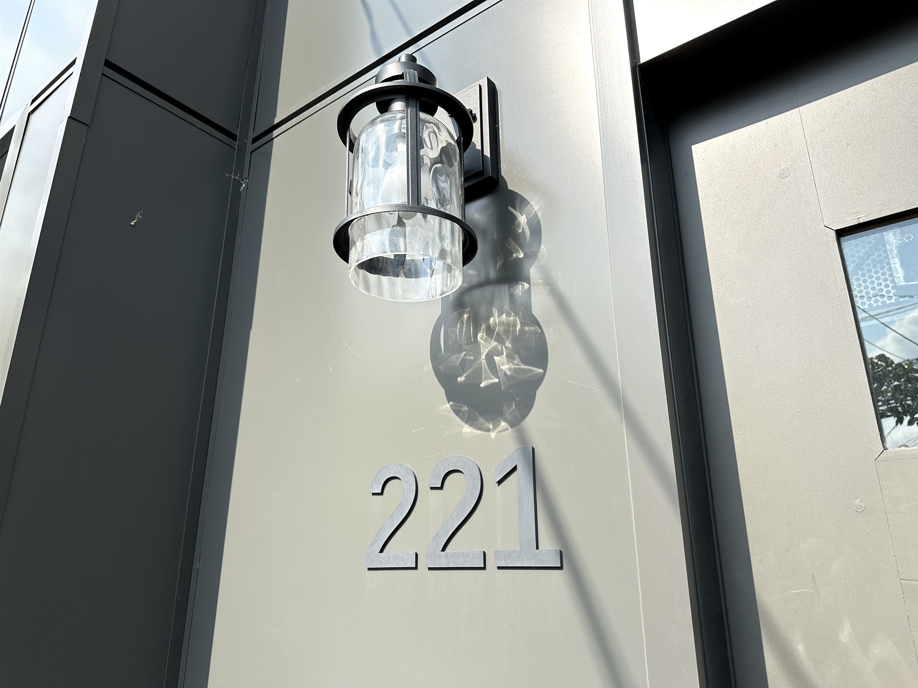 221 BRUNSWICK ST Unit: 3