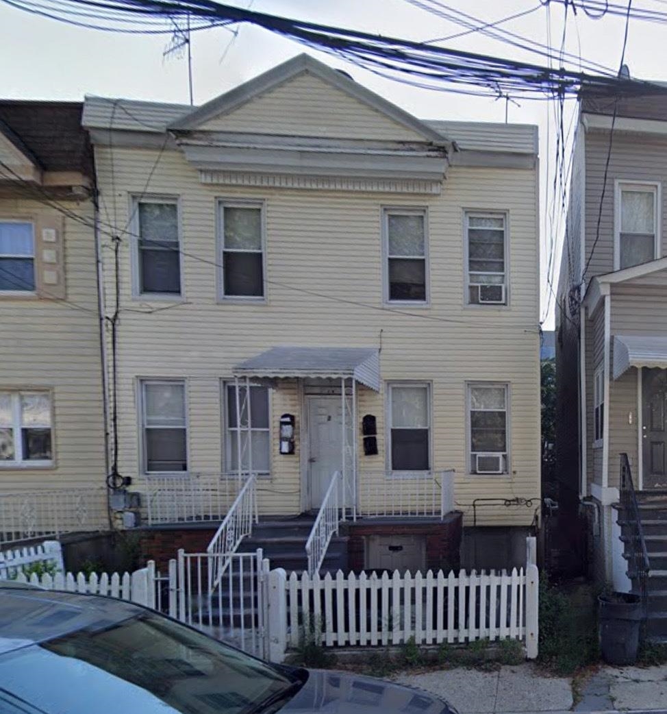 29 CLARK AVE
