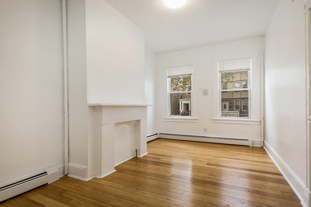 29 CLARK AVE