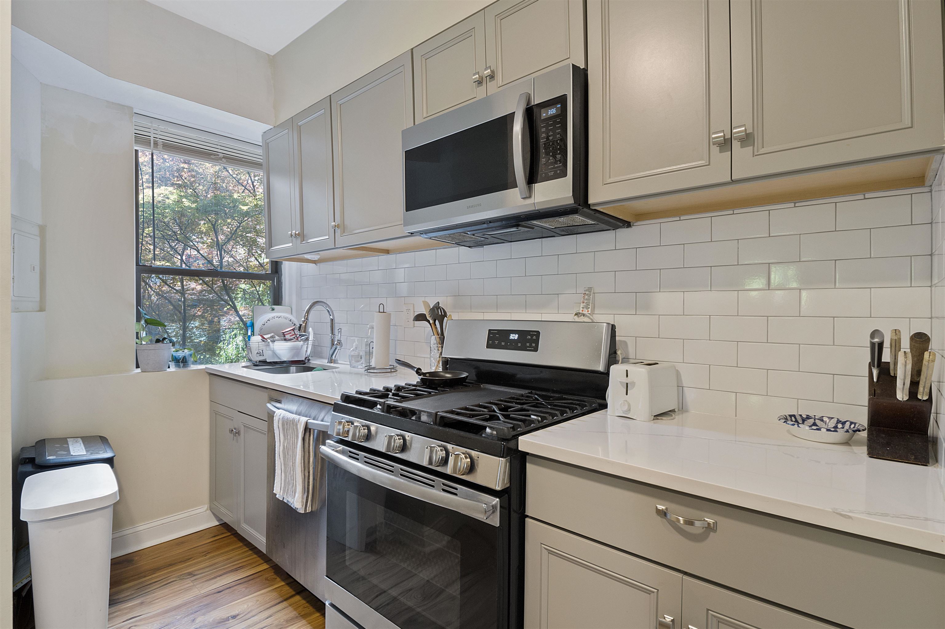 247 MONTGOMERY ST Unit: 4A