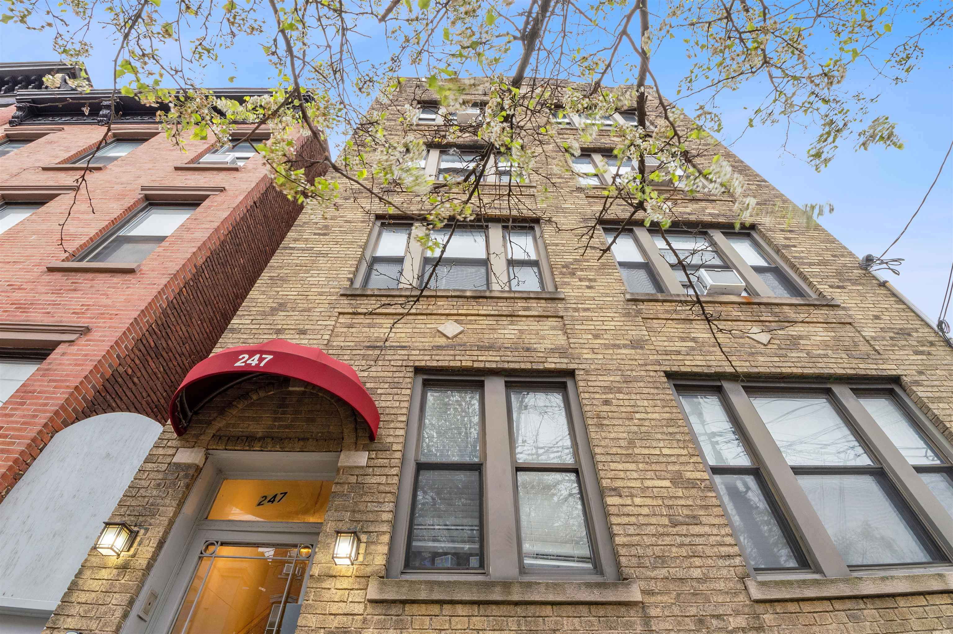 247 MONTGOMERY ST Unit: 4A