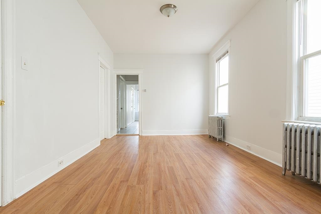 302 WOODLAWN AVE