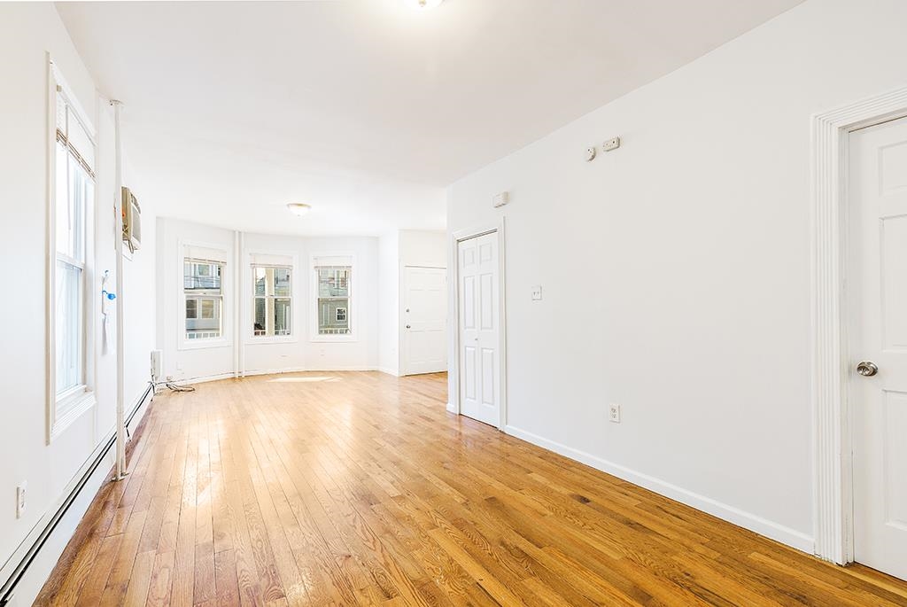 302 WOODLAWN AVE