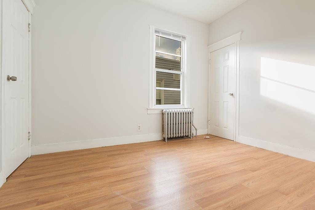 302 WOODLAWN AVE