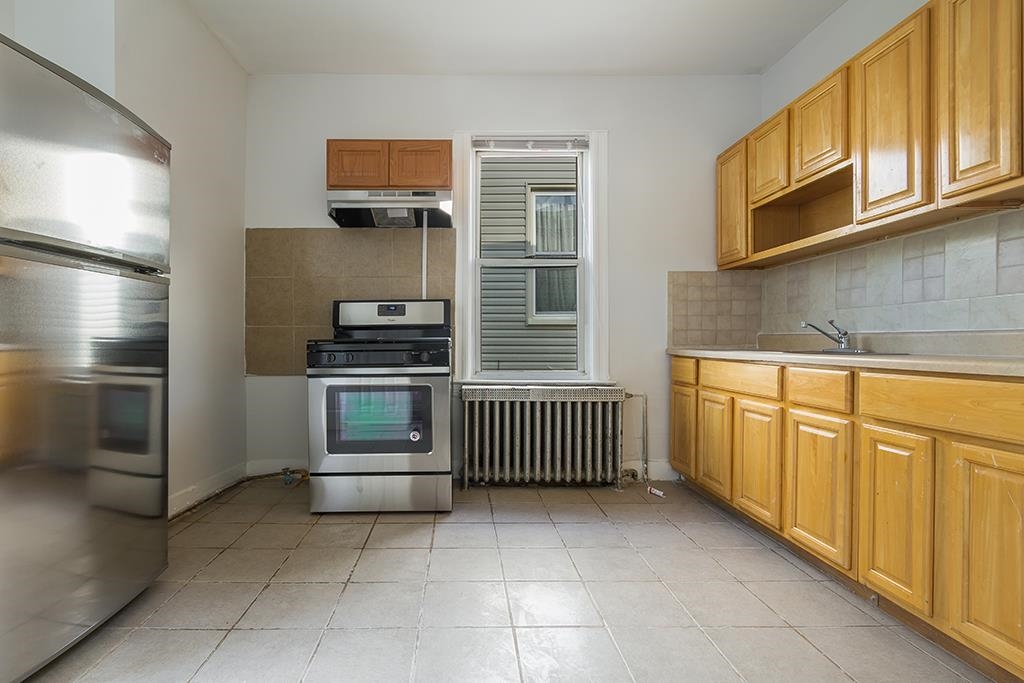 302 WOODLAWN AVE