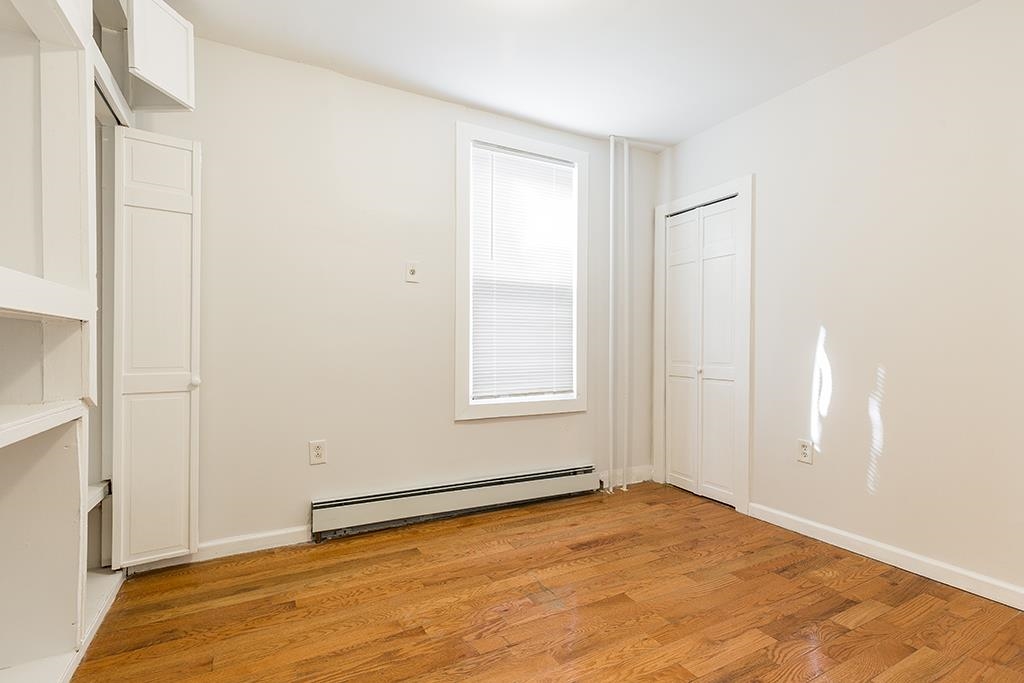 302 WOODLAWN AVE