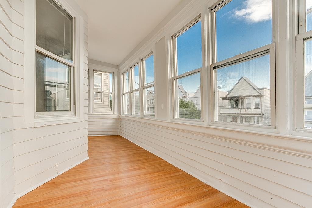 302 WOODLAWN AVE