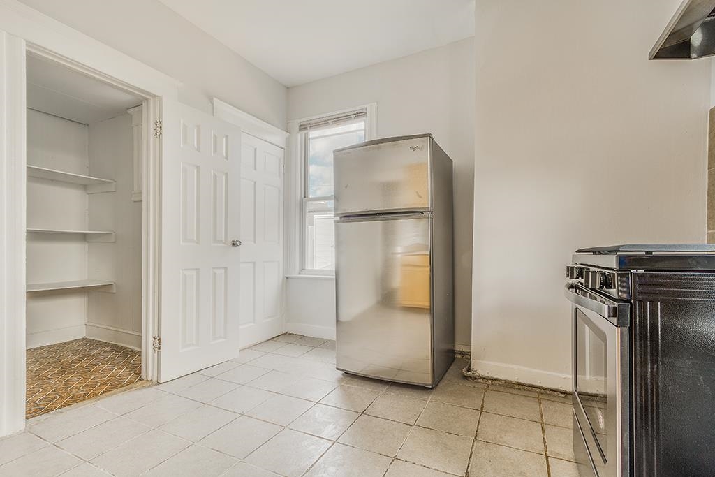 302 WOODLAWN AVE
