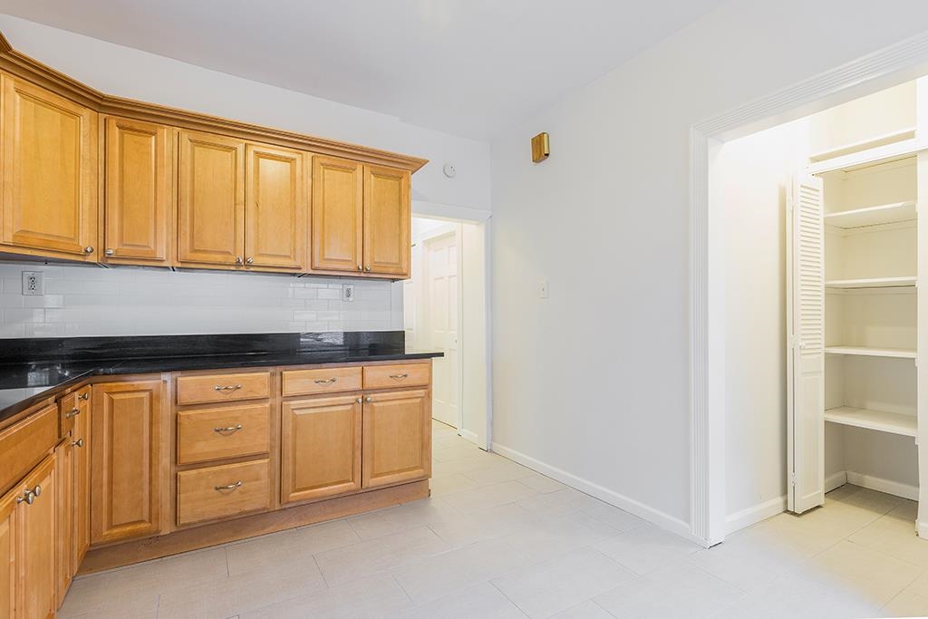 302 WOODLAWN AVE
