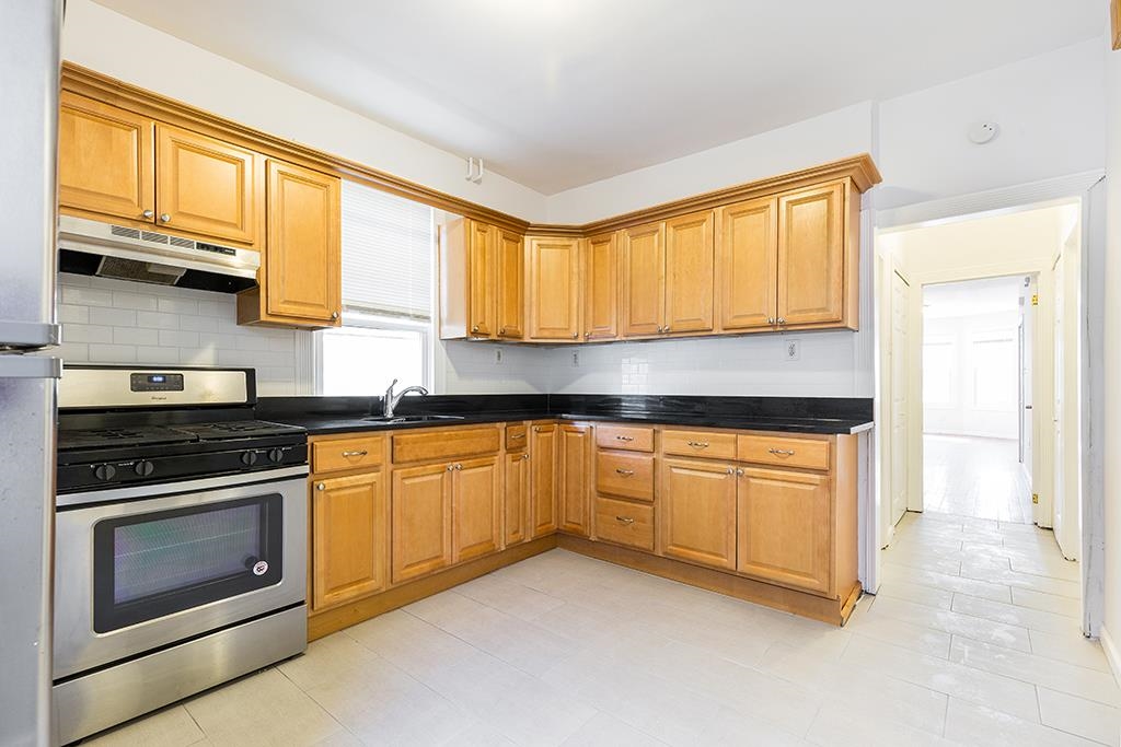 302 WOODLAWN AVE