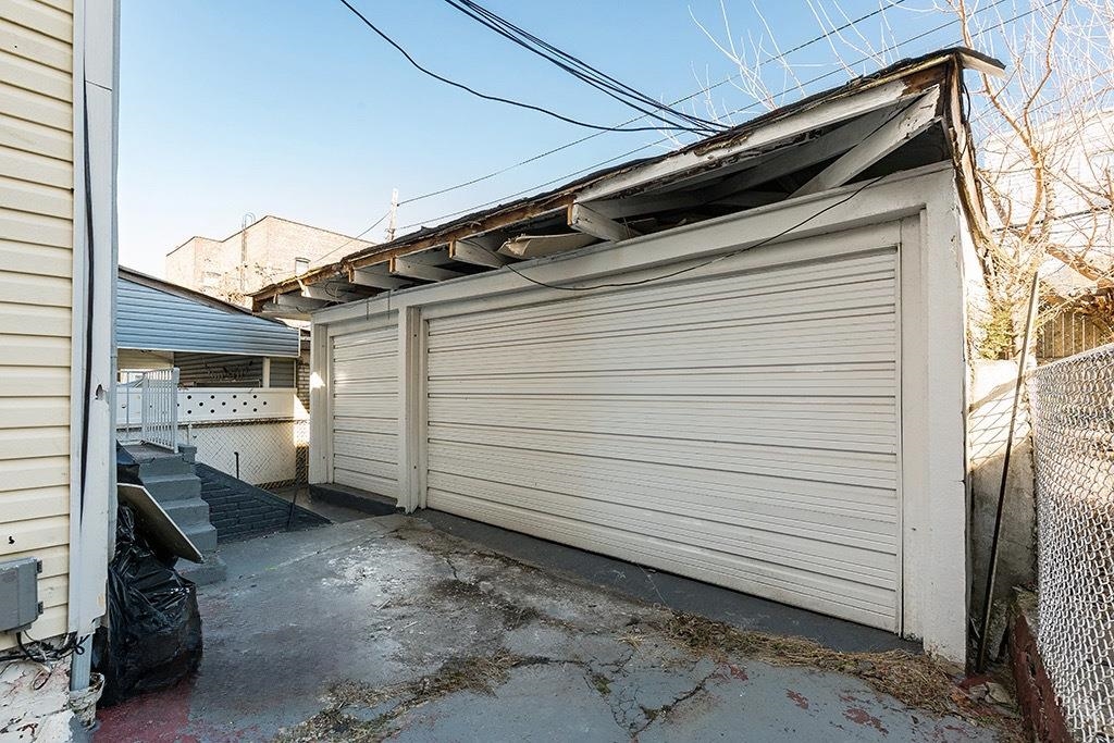 302 WOODLAWN AVE