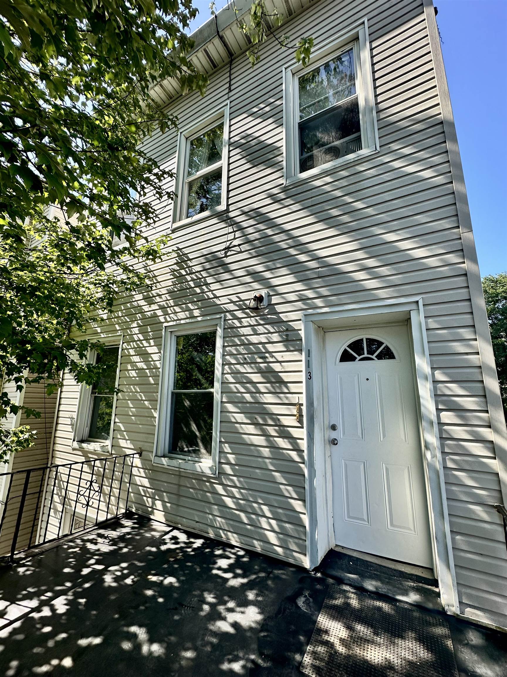 113 MYRTLE AVE Unit: 1