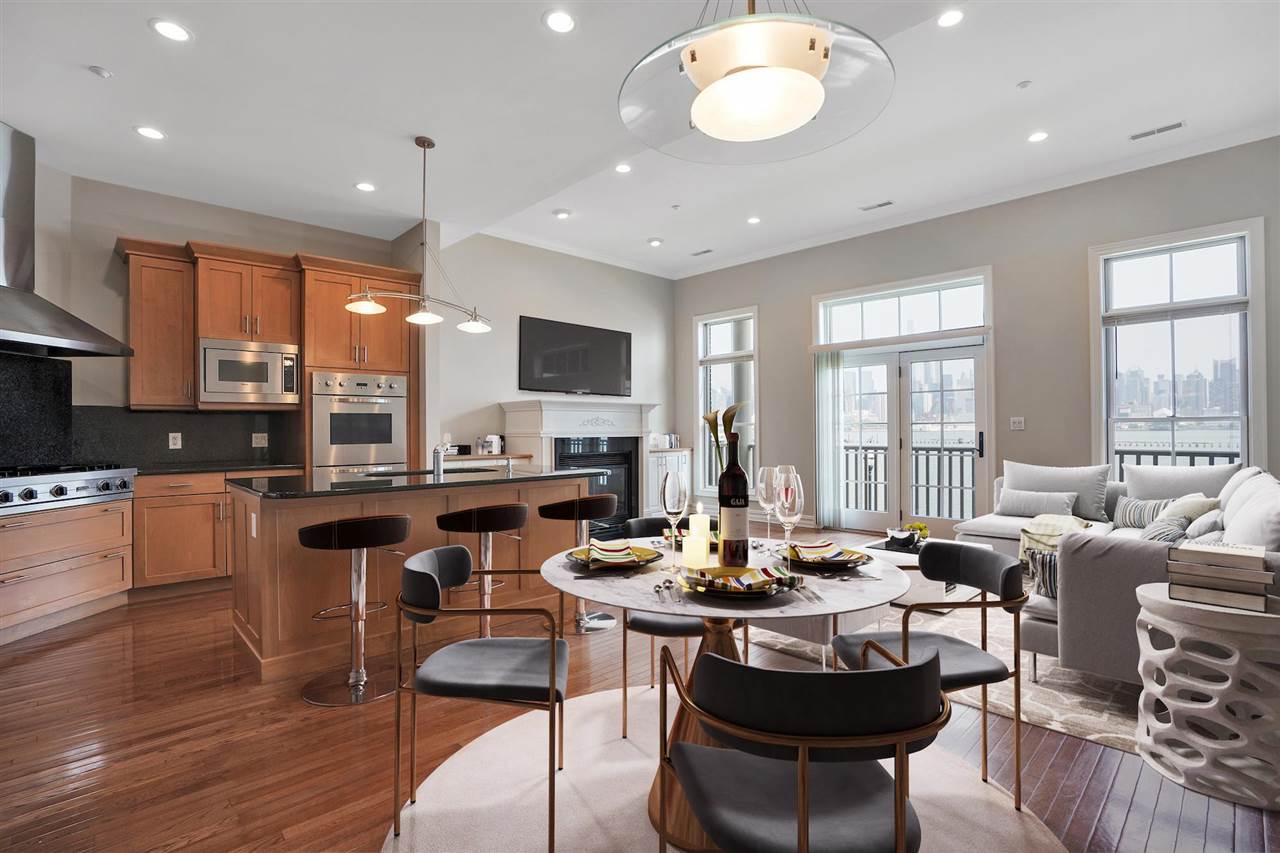 13 REGENCY PL
