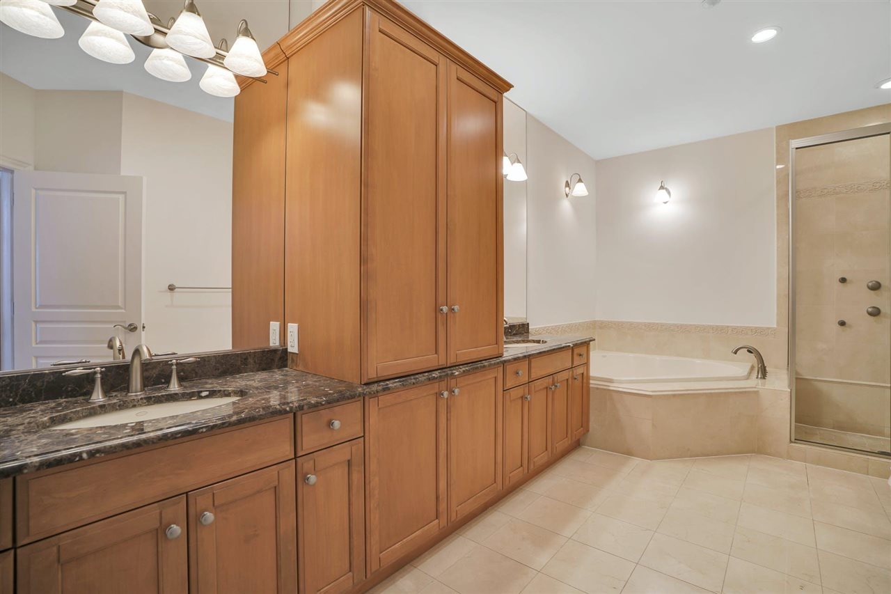 13 REGENCY PL