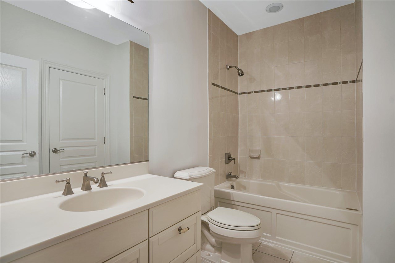 13 REGENCY PL