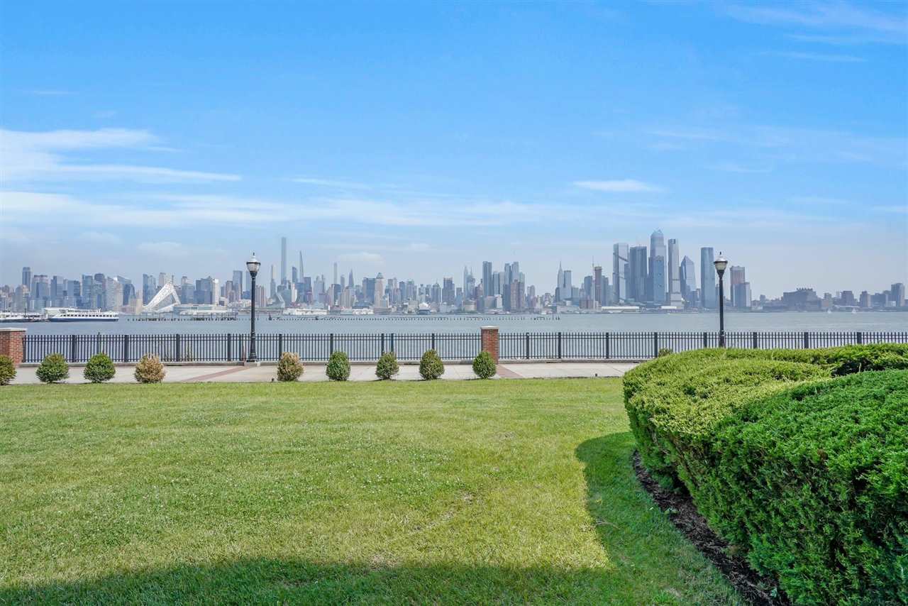 13 REGENCY PL