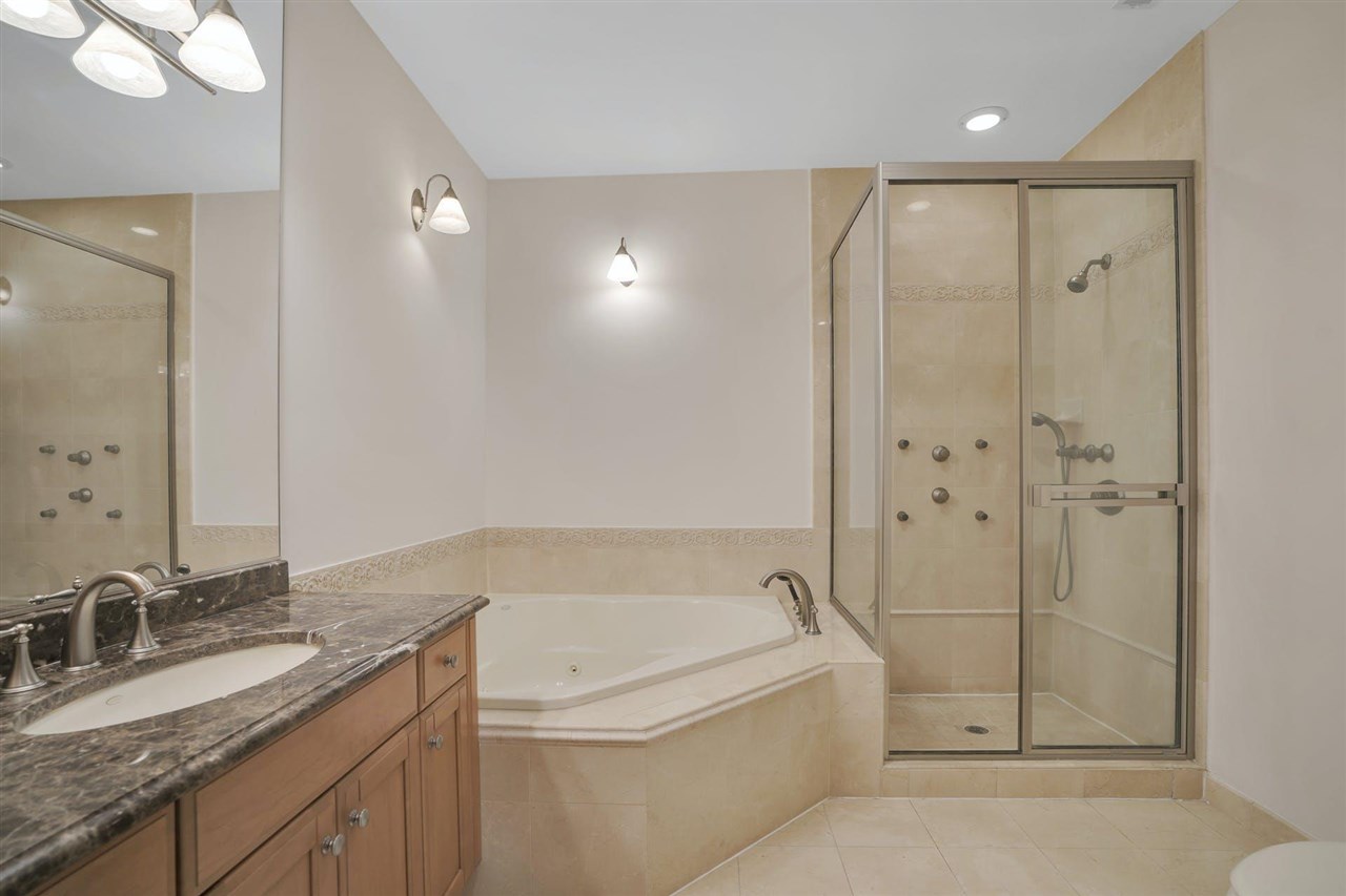 13 REGENCY PL