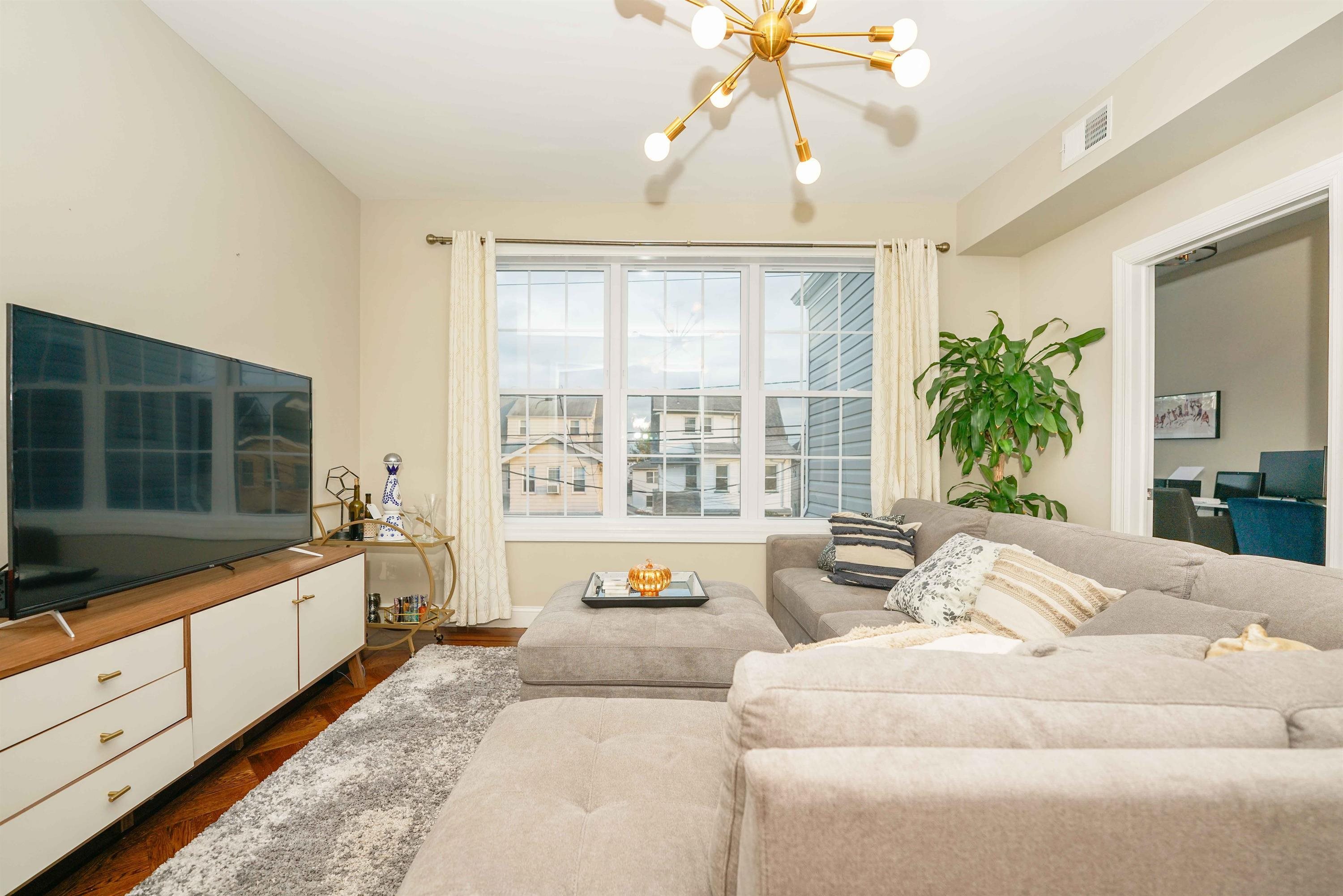 249 BEECH ST Unit: 2