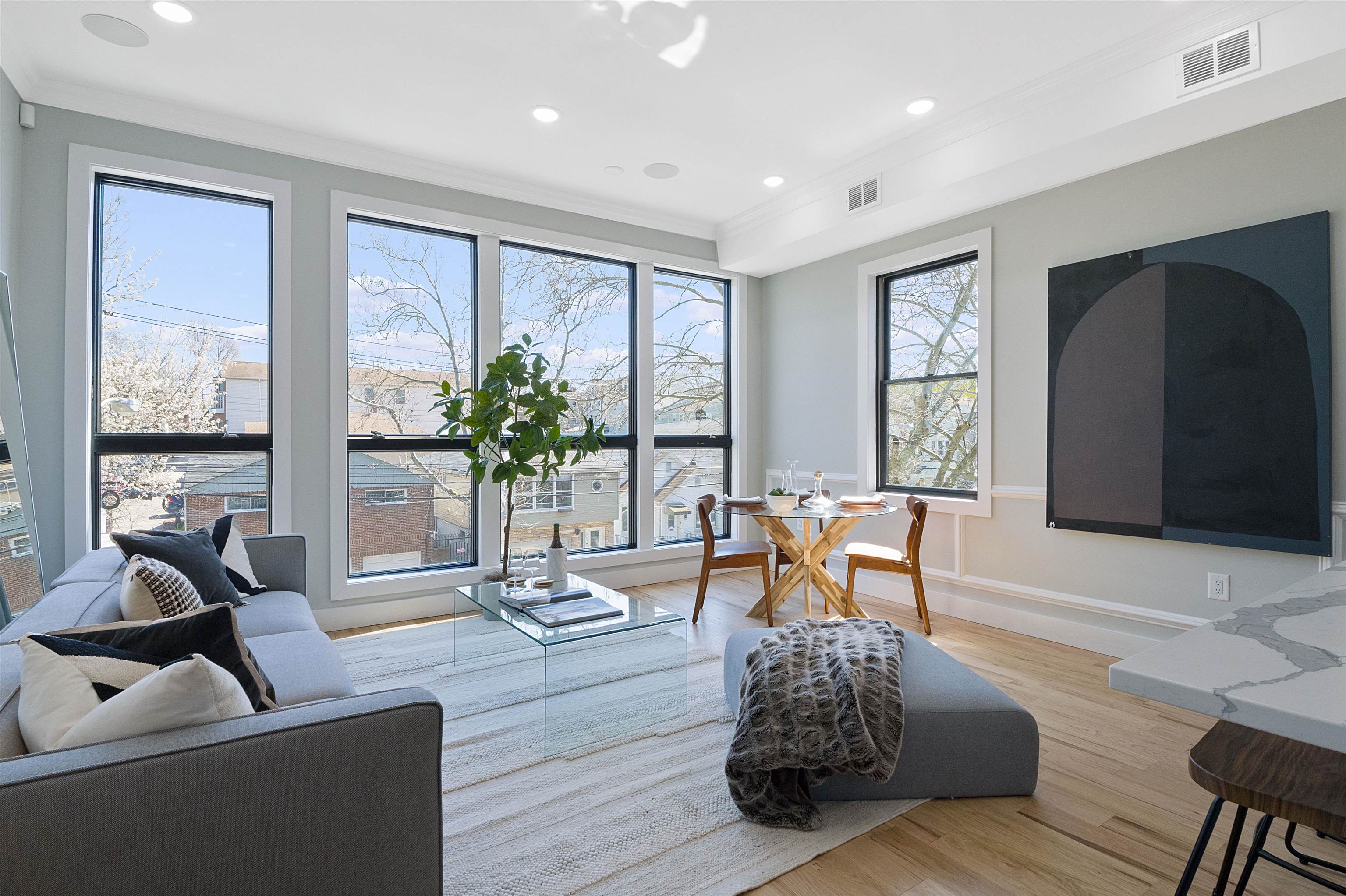135 NELSON AVE Unit: 2