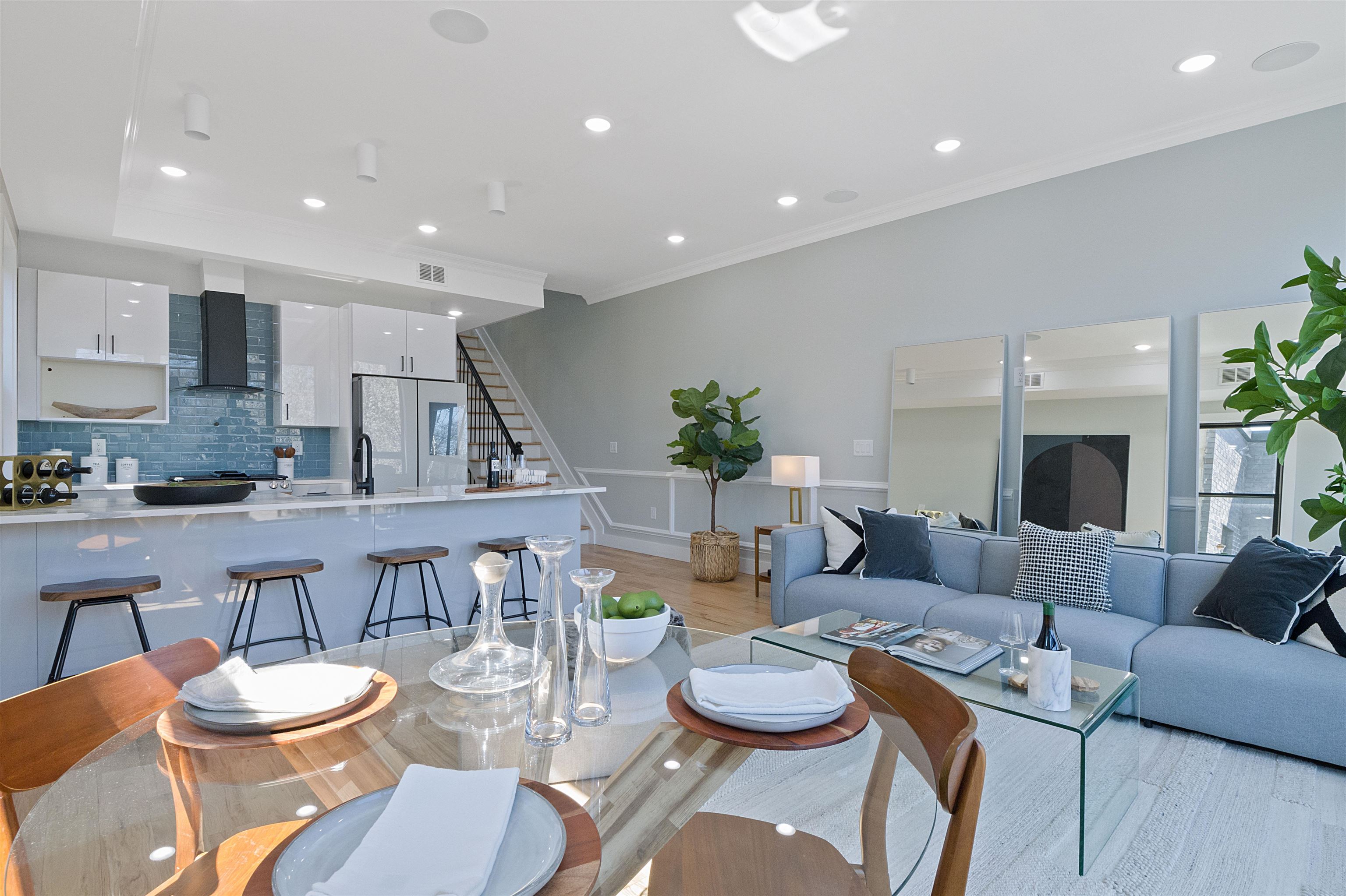 135 NELSON AVE Unit: 2