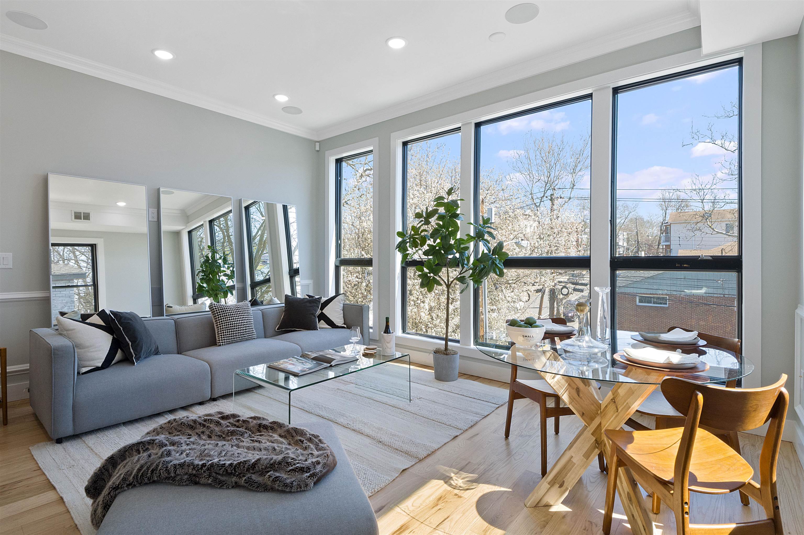 135 NELSON AVE Unit: 2