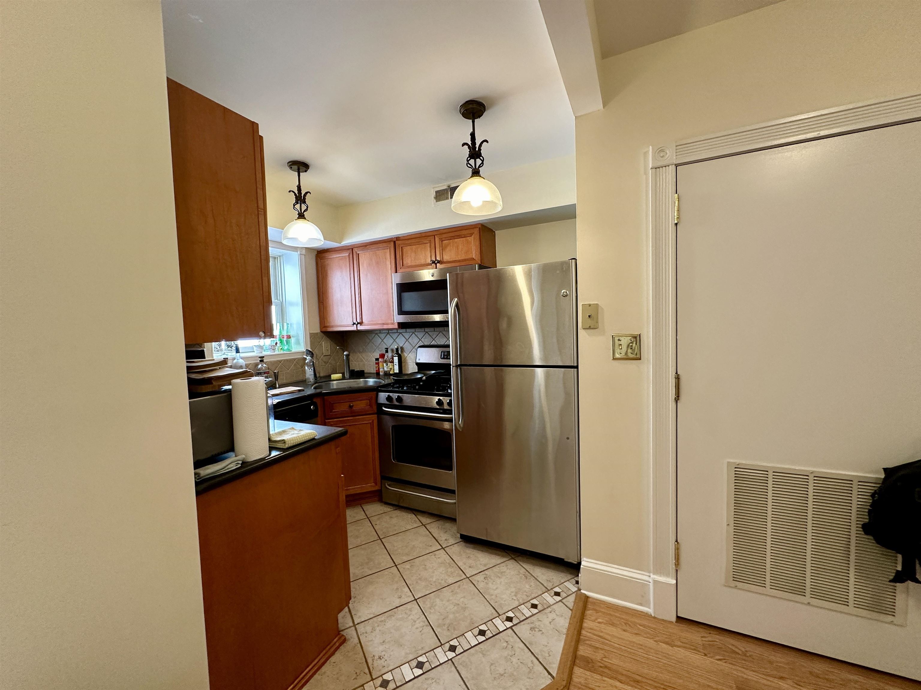 101 GREENE ST Unit: 3